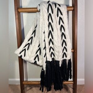 Black and white chunky knit scarf, long and warm!